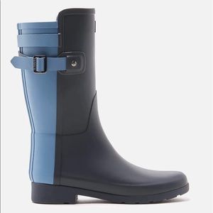 Like New w/ Box! Authentic Hunter boots Refined back strap Navy & Pale Air Force